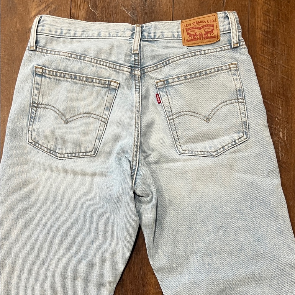 Levi's Light Blue Women's Mid Rise Baggy Jeans - Picture 5 of 10